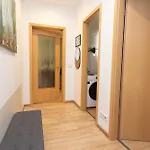 Koala Mit 500 Mbit's Wlan Und Balkon דירה *