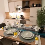 Koala Mit 500 Mbit's Wlan Und Balkon דירה *